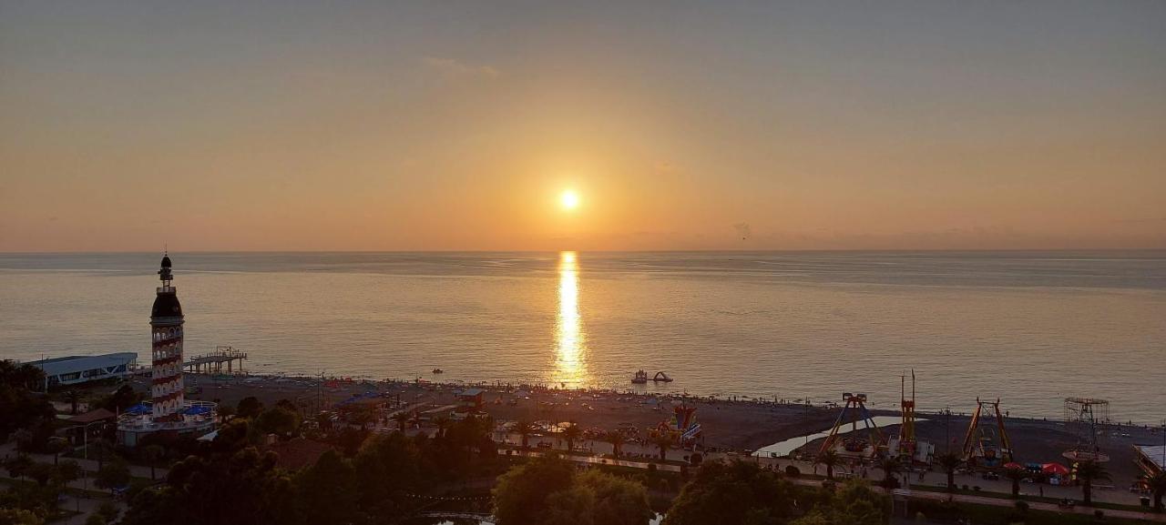 E&S Apartment - Sunset & Sea View Batumi Exterior photo